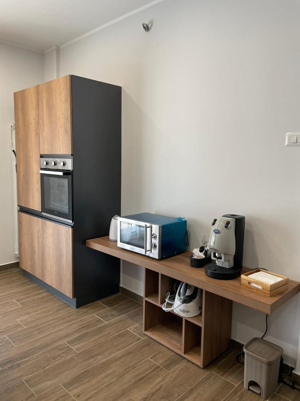 Kitchen or kitchenette, oven, stove