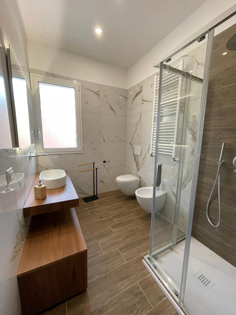 Shower, Toilet, Bathroom, bidet, towels