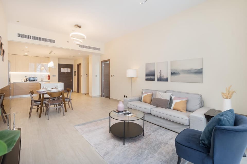 Free housekeeping visits during your stay - StayShort - Al Barsha Sleeps 2 with Swimming Pool Apartment in Dubai