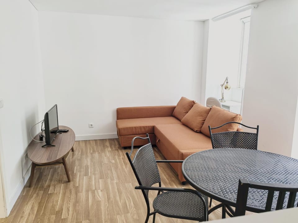 Communal lounge/ TV room, TV and multimedia, Dining area