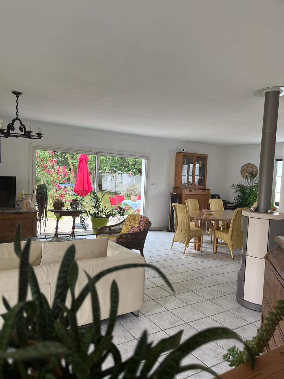 Patio, TV and multimedia, Living room, Seating area, Dining area, Garden view