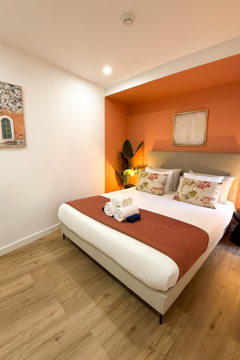 Bed, Photo of the whole room, Bedroom