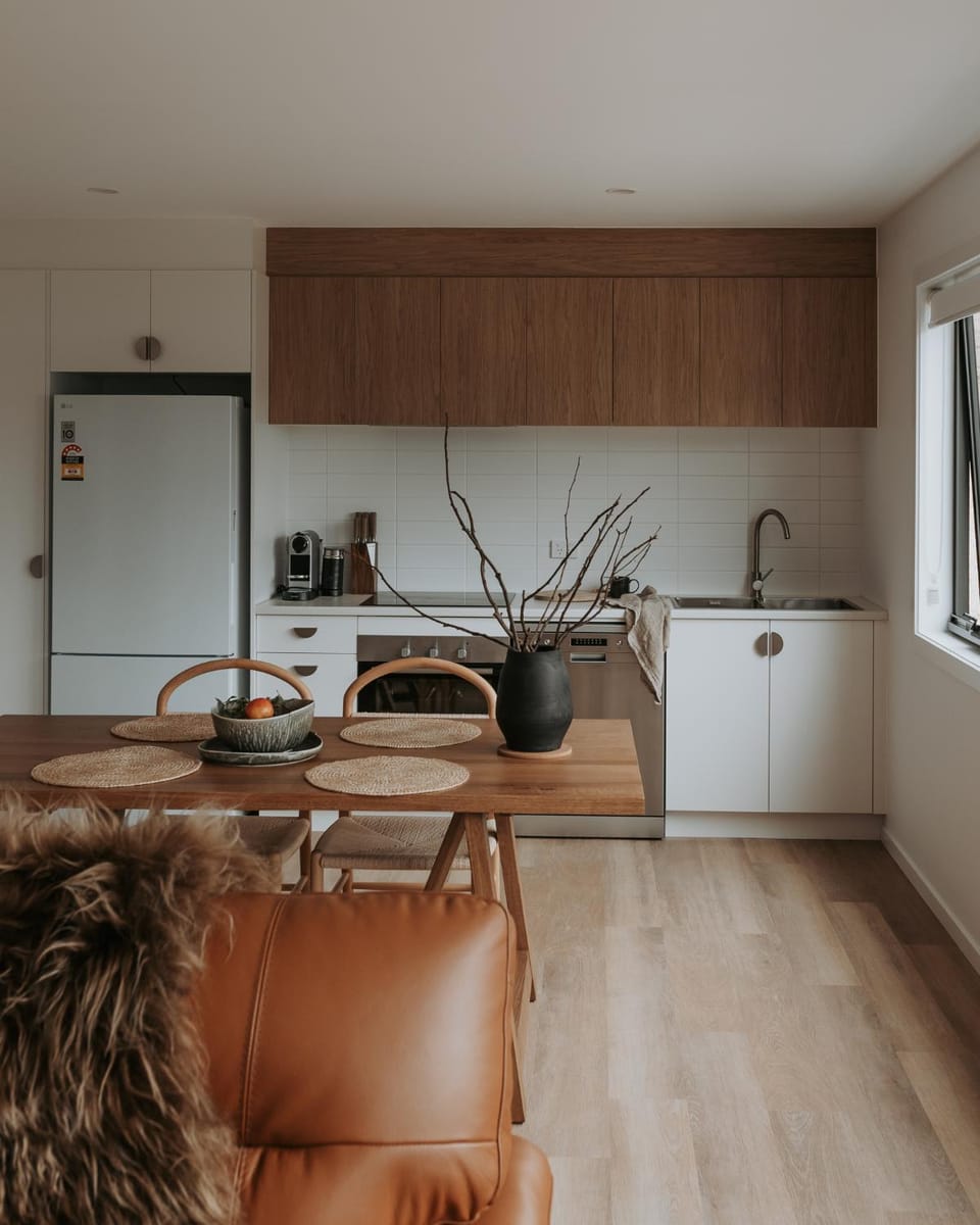 Dining area, kitchen