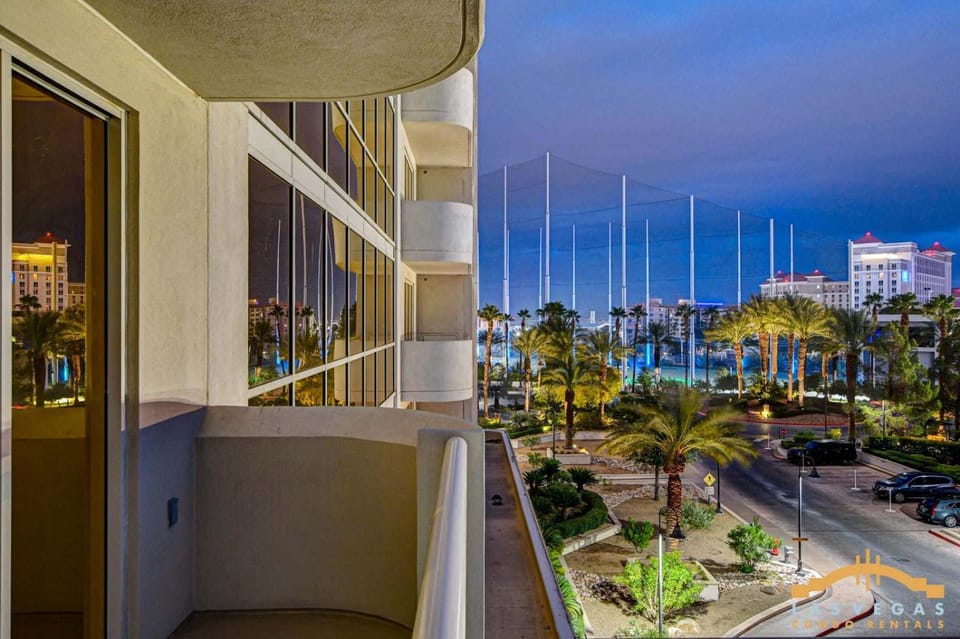MGM Signature-03-608 1Br 2Ba Balcony Jacuzzi Suite House in Las Vegas Strip