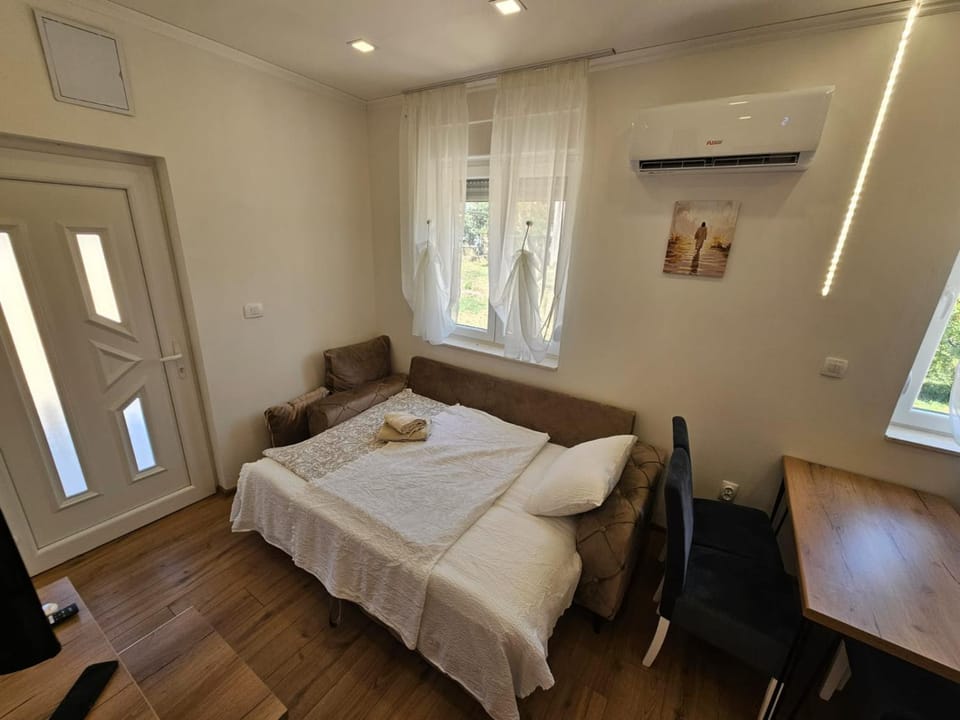 Bed, Living room