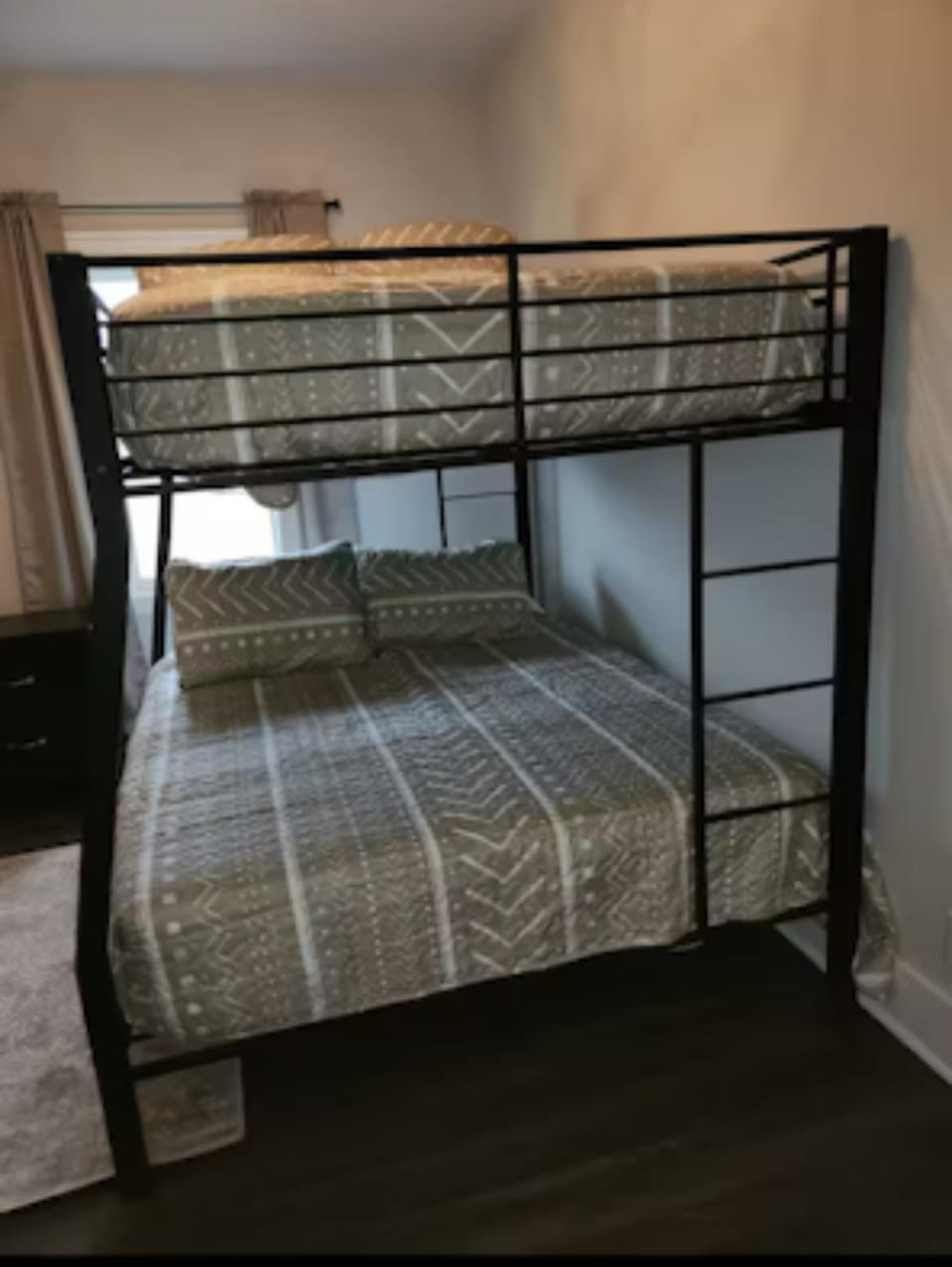 Bedroom, bunk bed