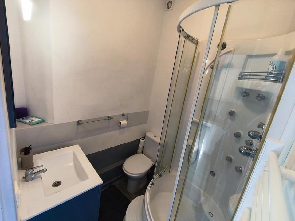 Studio Cozy Centre Apartment in Finistere
