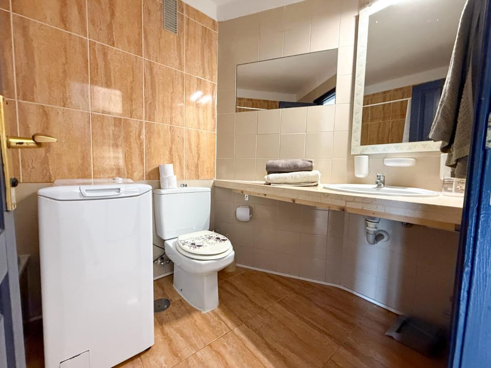 Bathroom, towels, washing machine