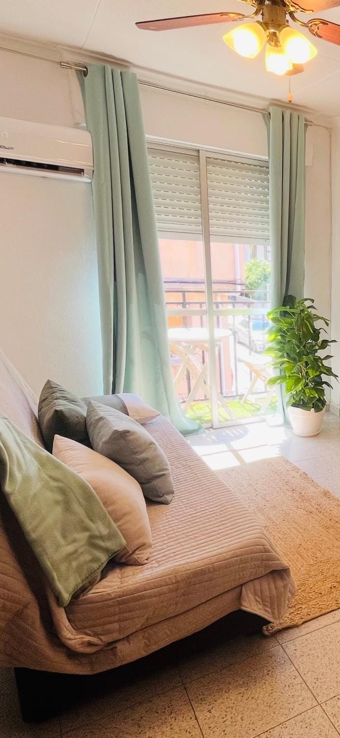 Bed, Dining area