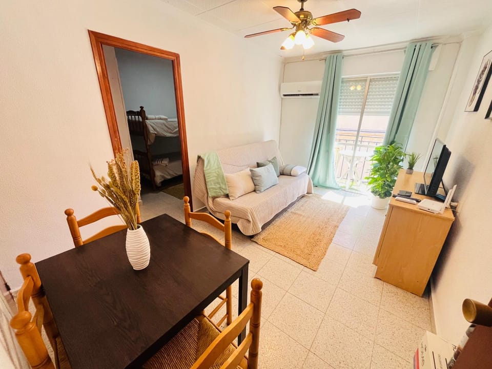 Bed, Dining area