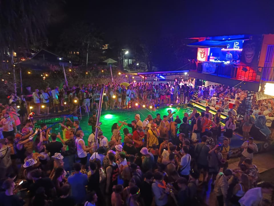 Night, People, Activities, Nightclub / DJ, Lounge or bar, Evening entertainment, Evening entertainment, Pool view, Swimming pool, group of guests
