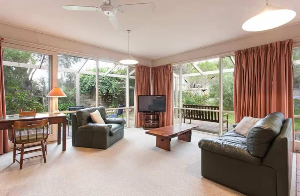 Corvus Cabin Portsea Pet Friendly Cabin in Portsea
