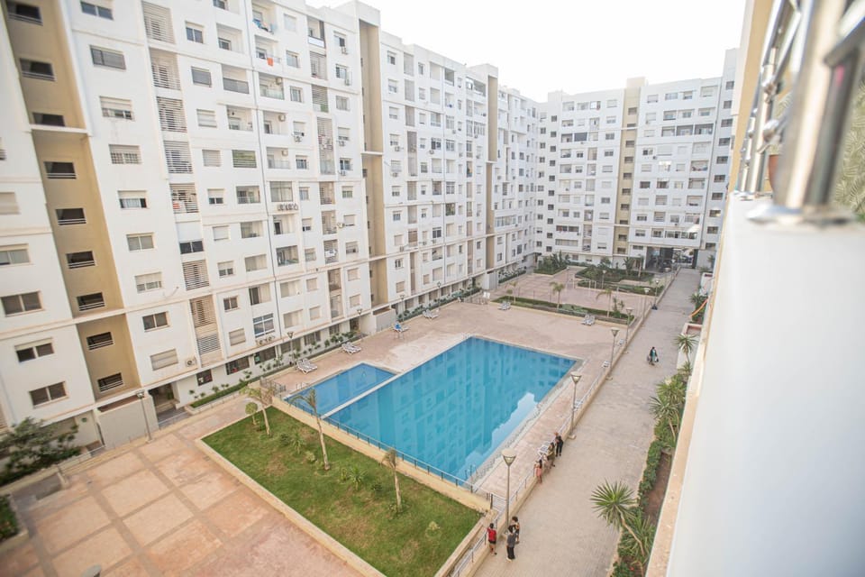 Tropical luxe balcon vue sur piscine ,nerflix et fibre optique Apartment in Agadir