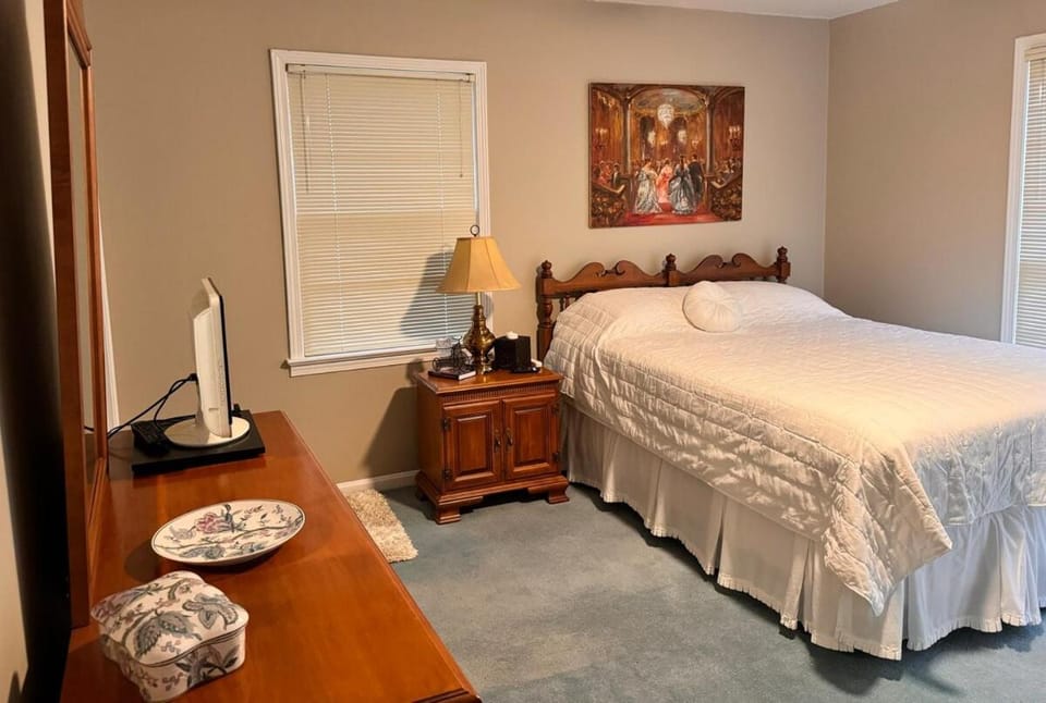 Peaceful Lake Access House in Northport