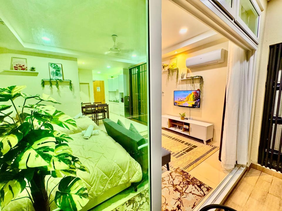 Bed, Living room, Photo of the whole room, Seating area, internet, air conditioner