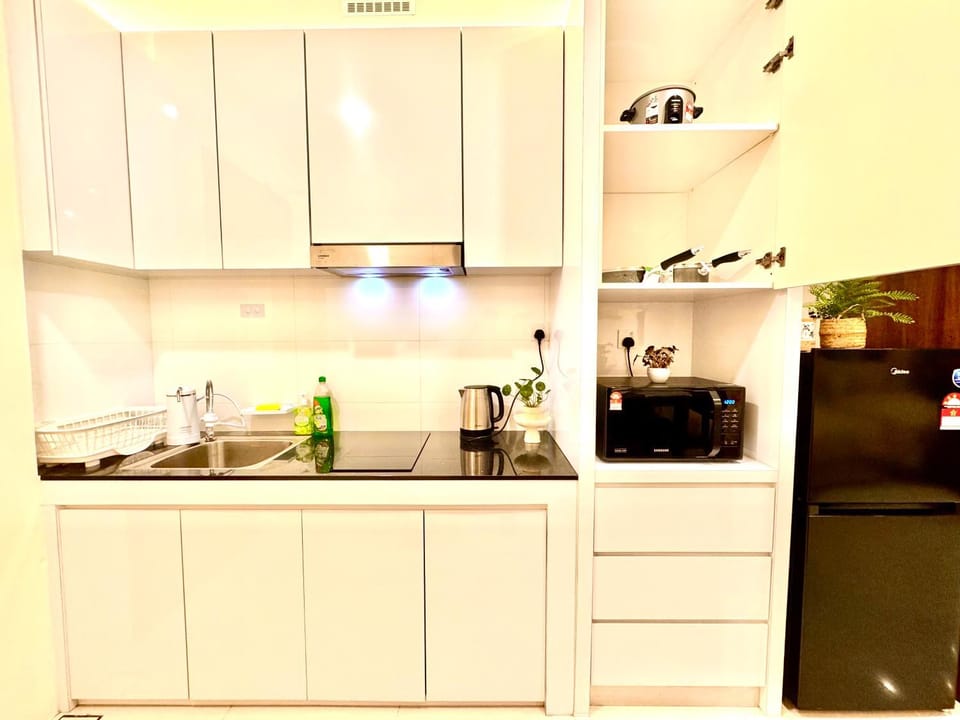 Kitchen or kitchenette, dishwasher, oven, stove