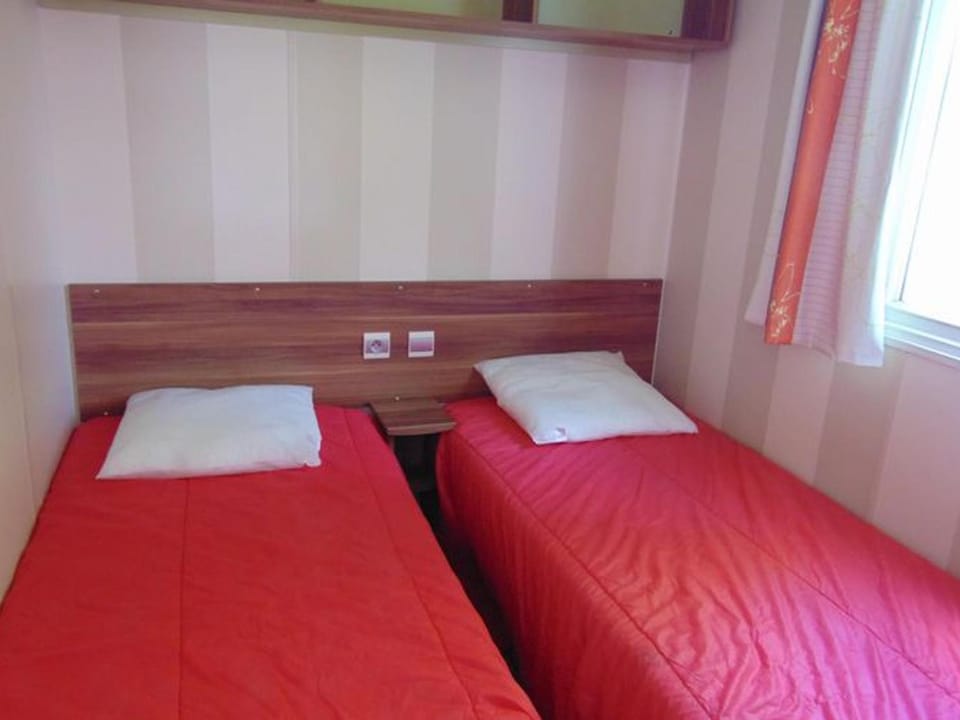 Mobil-home spacieux pour 6 pers avec terrasse - API-1-52-603 Campground/ 
RV Resort in Pays de la Loire