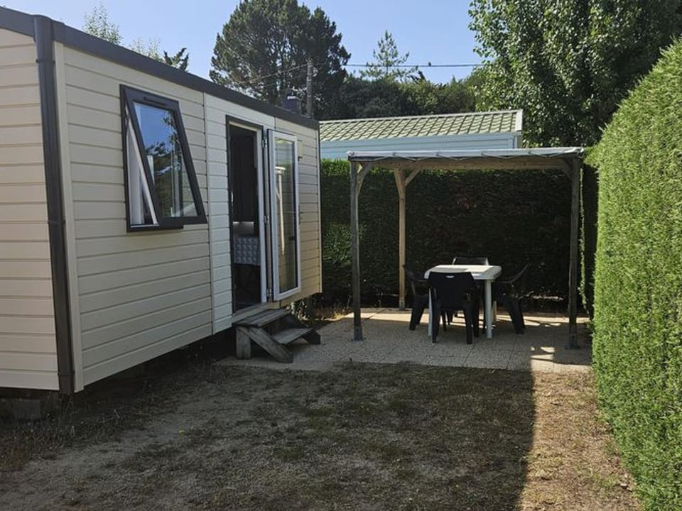 Mobil-home avec terrasse à Notre-Dame-de-Monts pour 3 pers. - API-1-52-605 Campground/ 
RV Resort in Notre-Dame-de-Monts