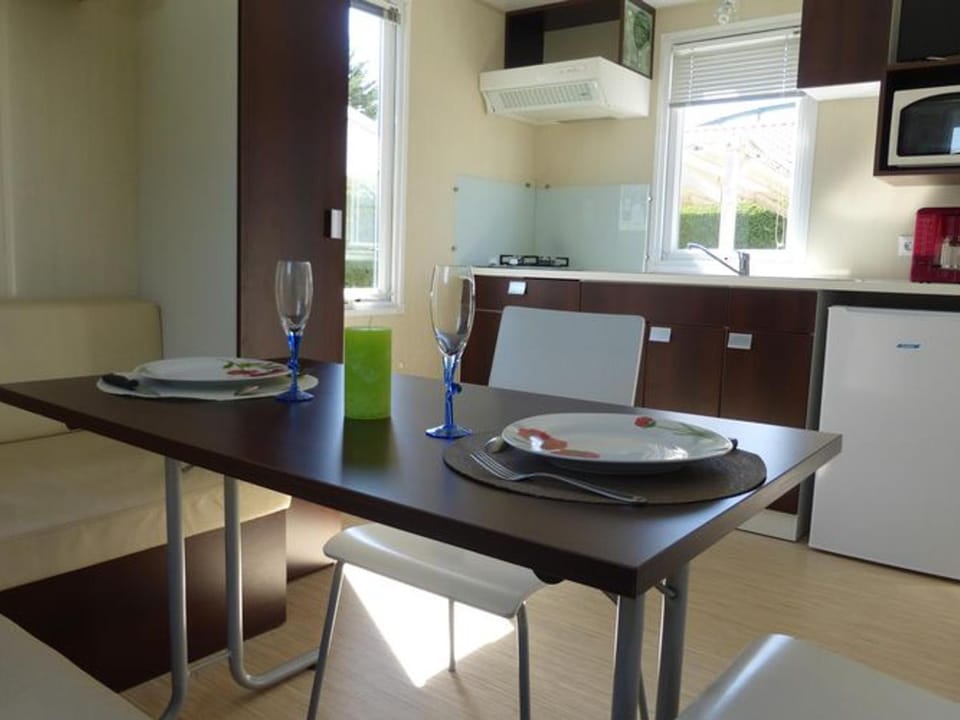 Mobil-home avec terrasse à Notre-Dame-de-Monts pour 3 pers. - API-1-52-605 Campground/ 
RV Resort in Notre-Dame-de-Monts