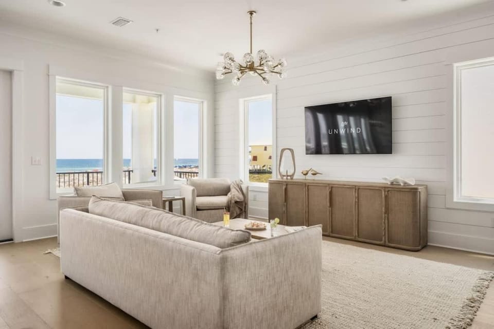 Miramare - Beachfront Luxury with Pool & Elevator House in Romar Beach