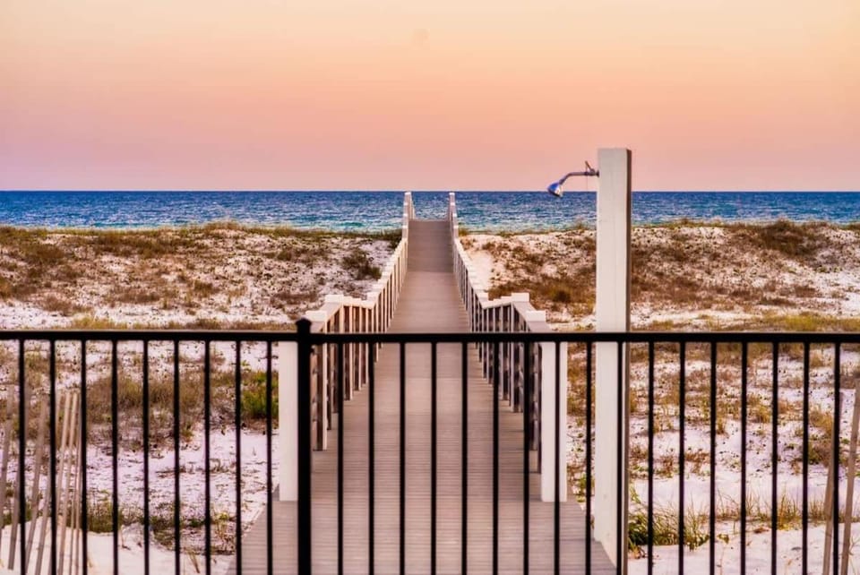 Miramare - Beachfront Luxury with Pool & Elevator House in Romar Beach