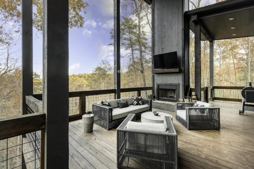 Modern Rustic Cabin with Sprawling Views and Hot Tub Cabin in Georgia