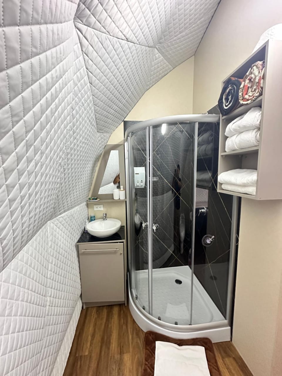 La cabaña de Ciela G glamping con jacuzzi y croquet Apartment in Cotopaxi, Ecuador