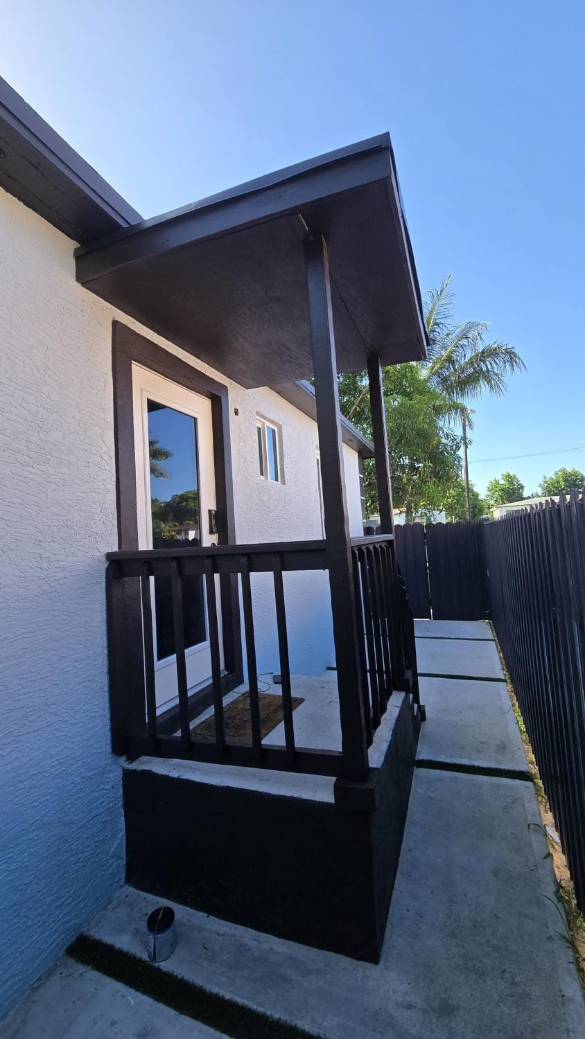 Facade/entrance, Balcony/Terrace