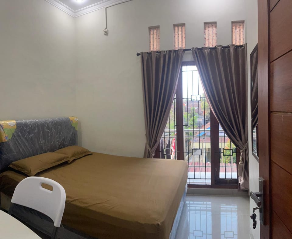 Bed, Photo of the whole room, Seating area, Bedroom