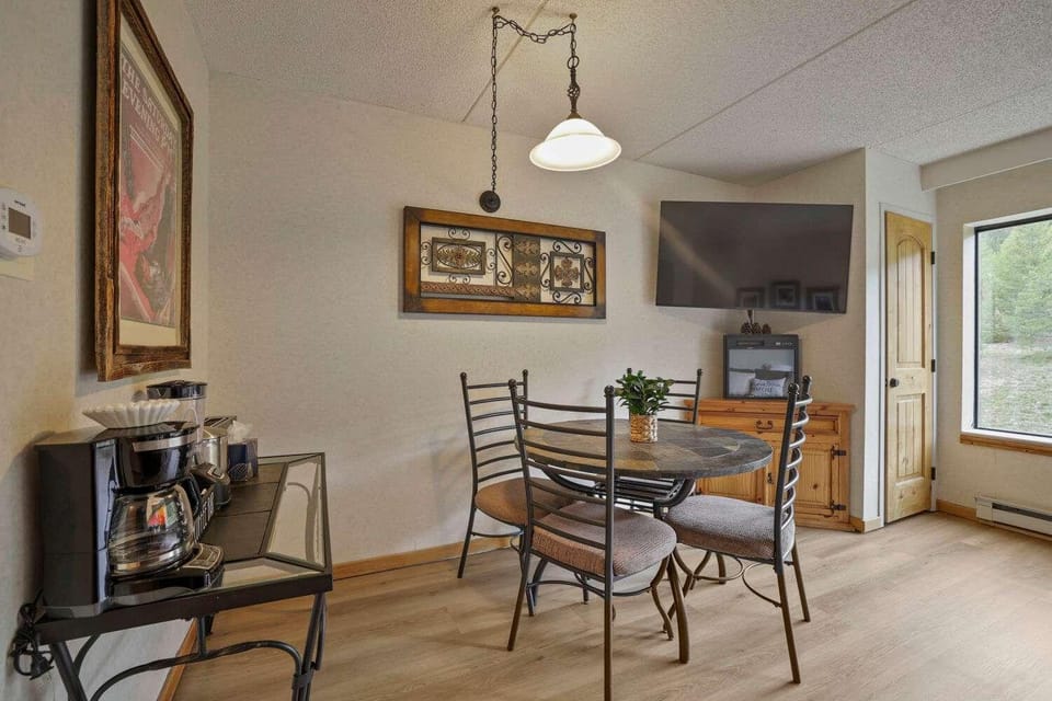 Ski In Ski Out Studio Dog Friendly Beaver Run Building 4 Apartment in Breckenridge
