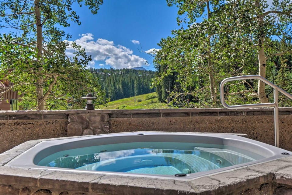 Spring, Day, Natural landscape, Hot Tub, Mountain view