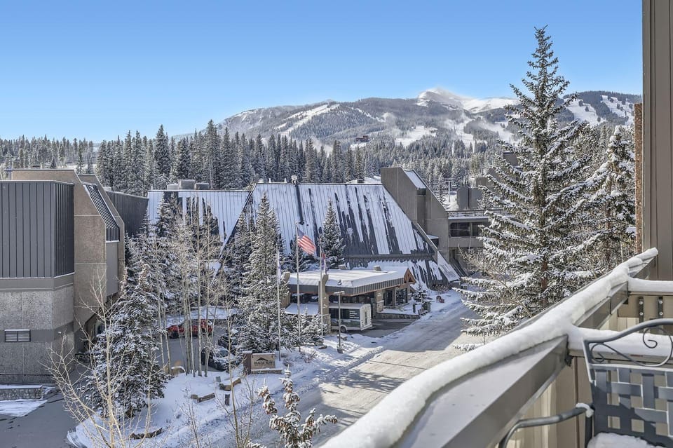 Beaver Run Updated 2 Bedroom On Peak 9 Ski-in Ski-out House in Breckenridge
