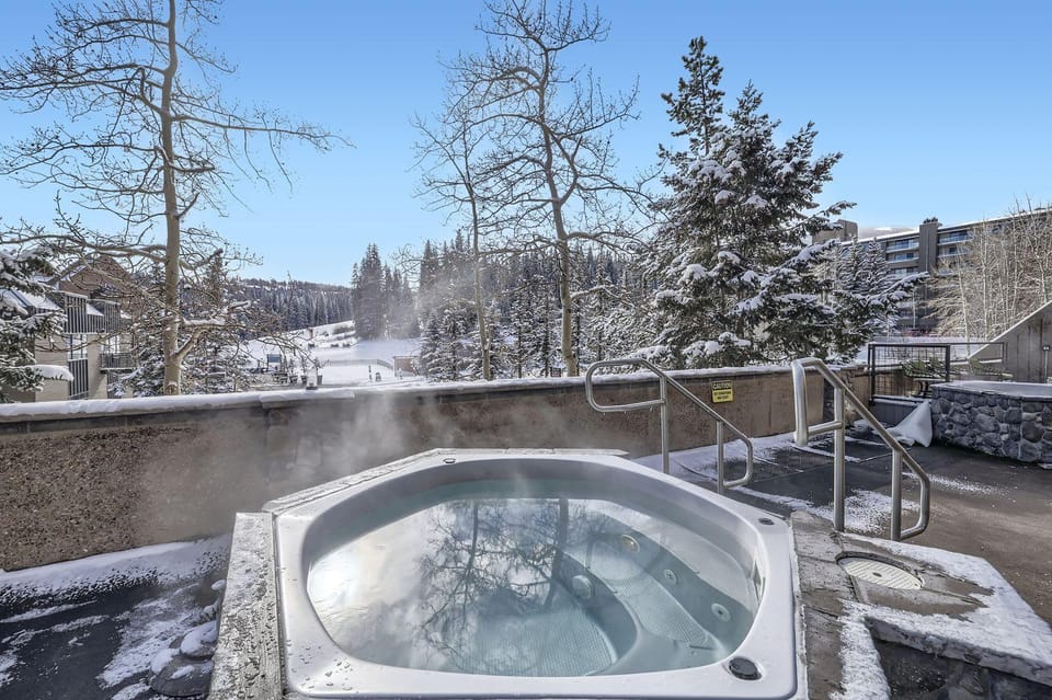 Beaver Run Updated 2 Bedroom On Peak 9 Ski-in Ski-out House in Breckenridge
