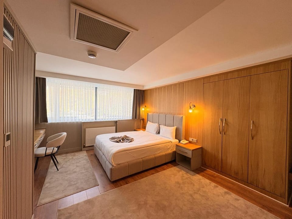 TV and multimedia, Photo of the whole room, wardrobe, air conditioner