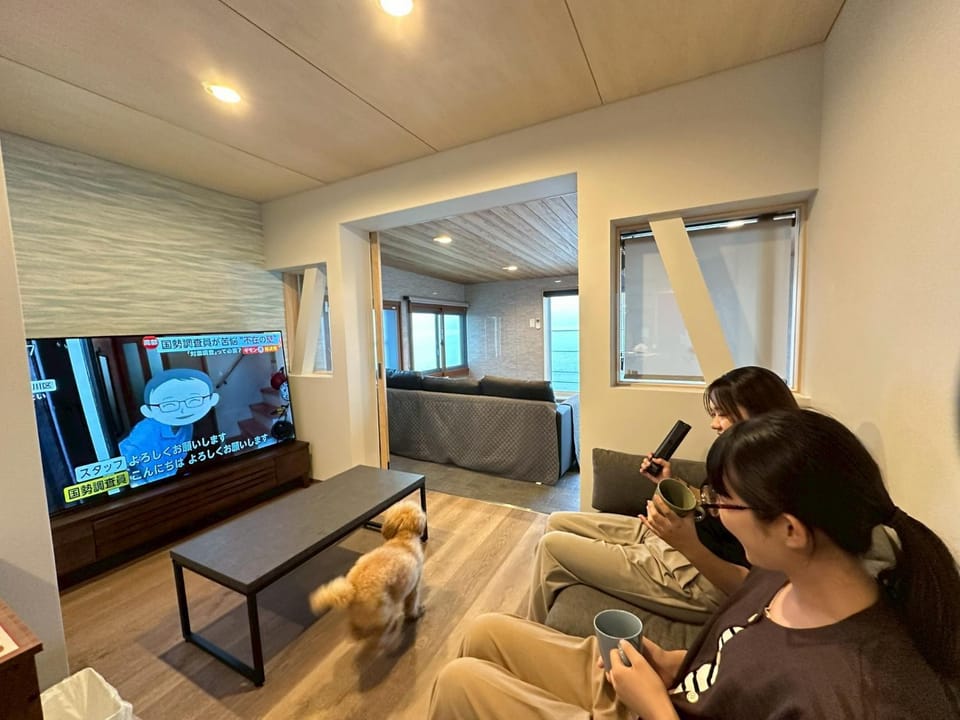 Photo of the whole room, Family
