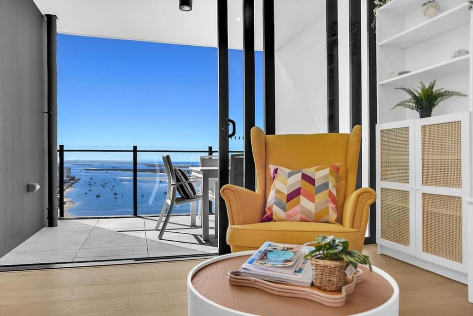 Coastal Views High Rise 2BR Getaway in Southport Apartment in Main Beach