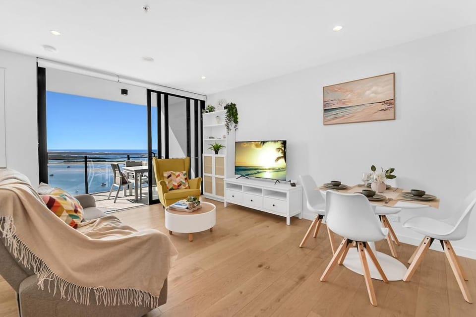 Coastal Views High Rise 2BR Getaway in Southport Apartment in Main Beach