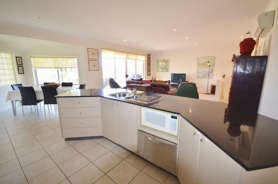 Sandpiper 8 - Close to Town and Beach House in Inverloch