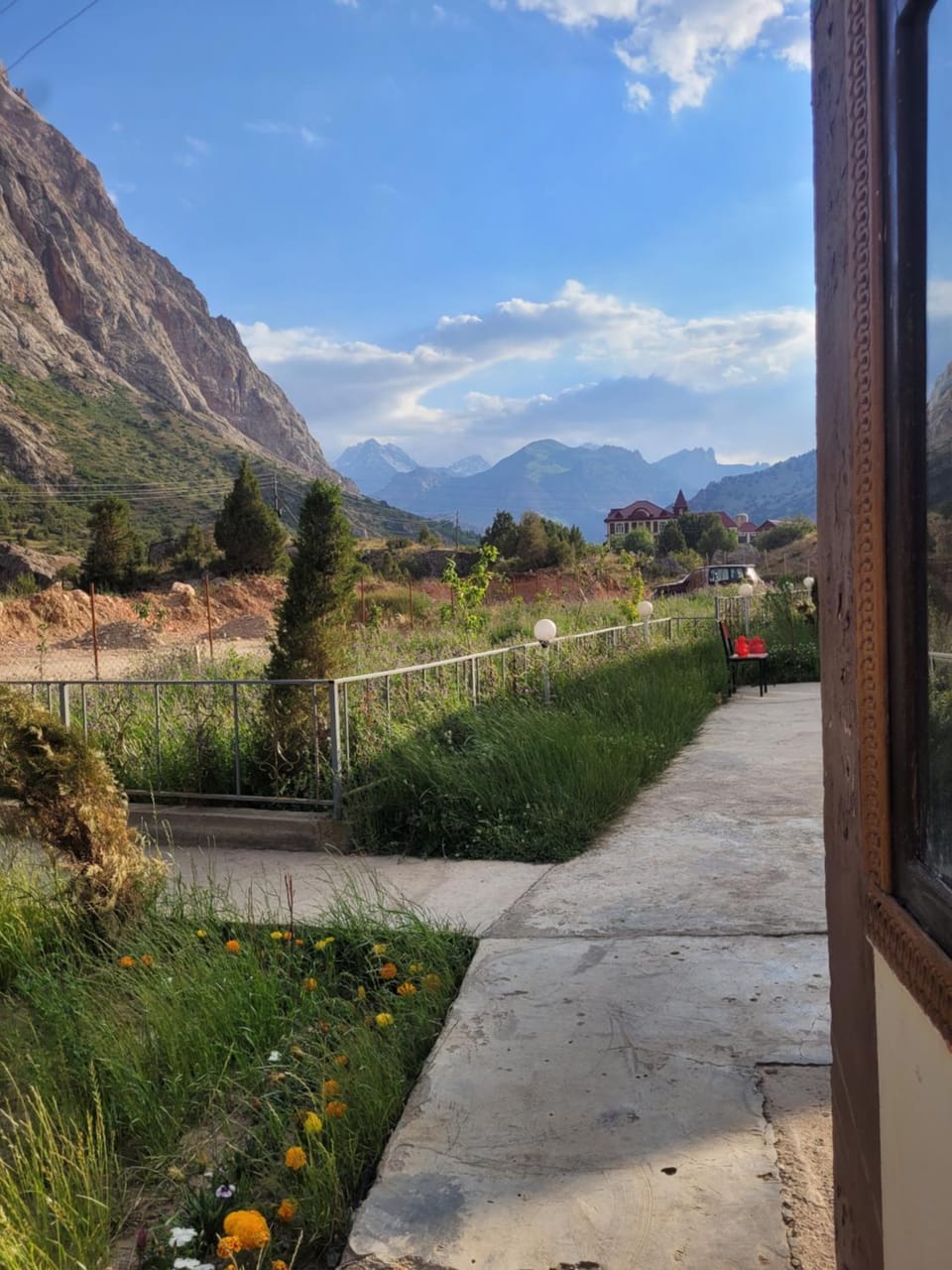 View (from property/room), Garden view, Mountain view, River view, Street view, Quiet street view