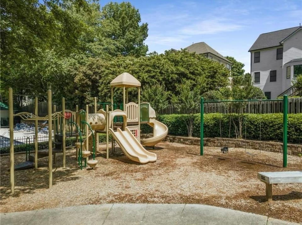 Elegant 5BR Executive Home in Peachtree Corners Min 31 days House in Peachtree Corners