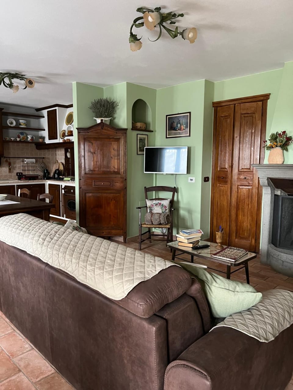 TV and multimedia, Living room, Dining area