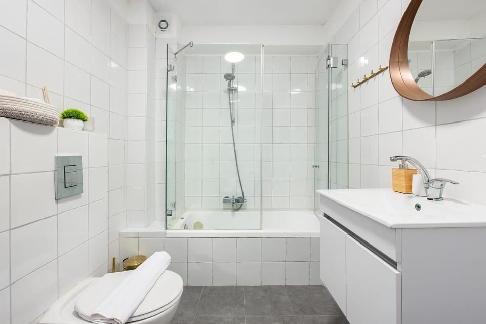 Toilet, Bath