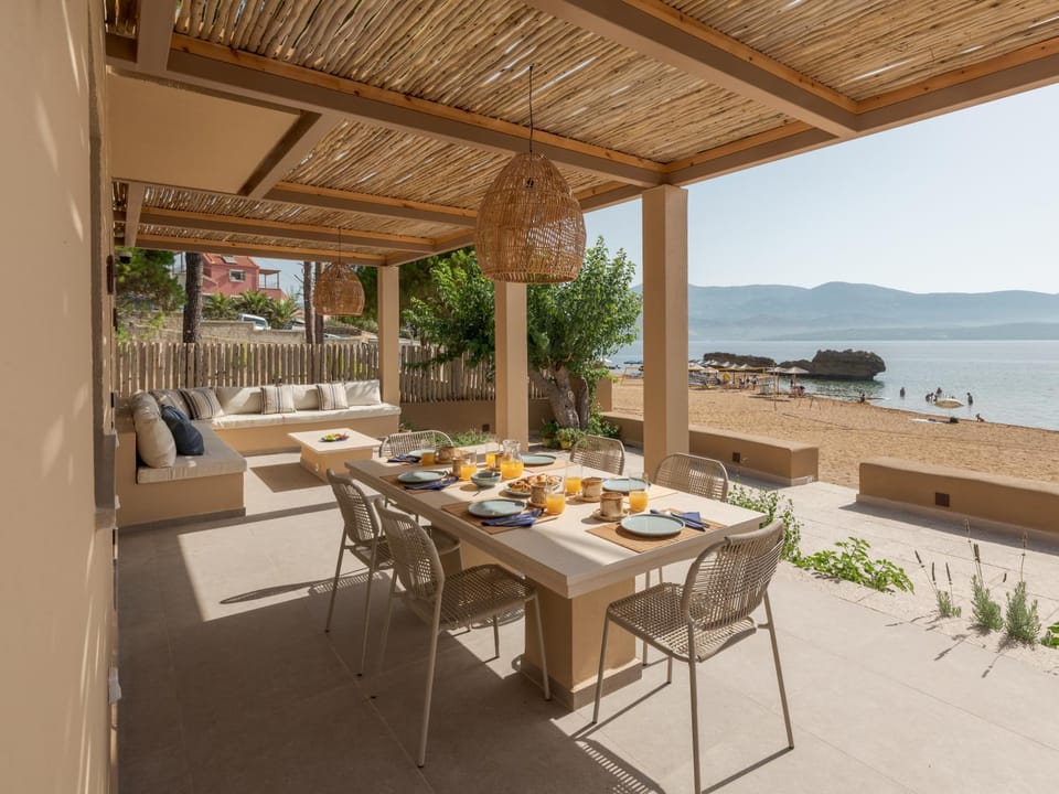 Day, Seating area, Dining area, Sea view
