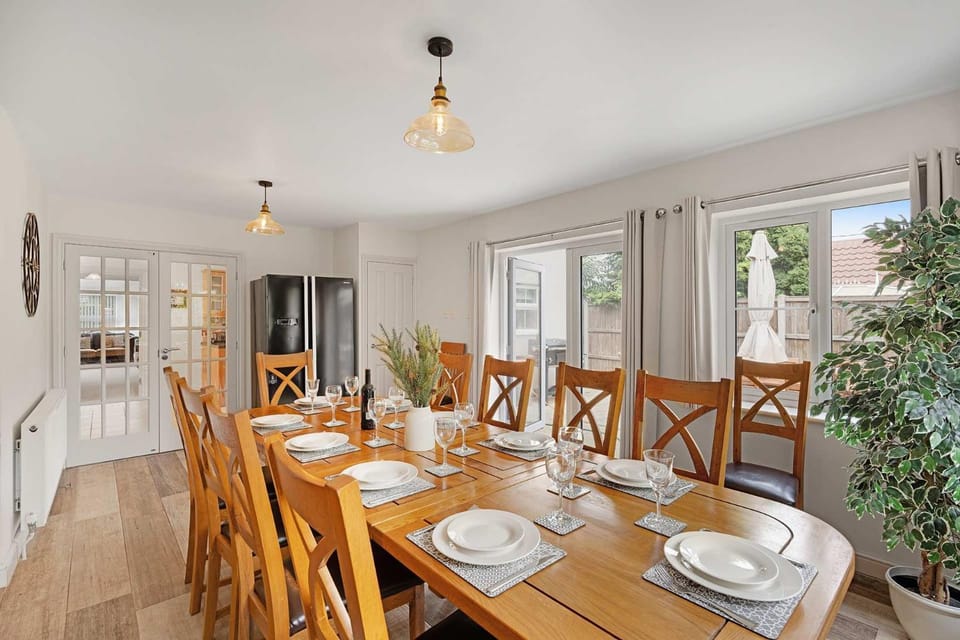 Seating area, Dining area