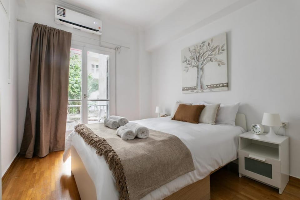Bed, Photo of the whole room, Bedroom, towels, air conditioner