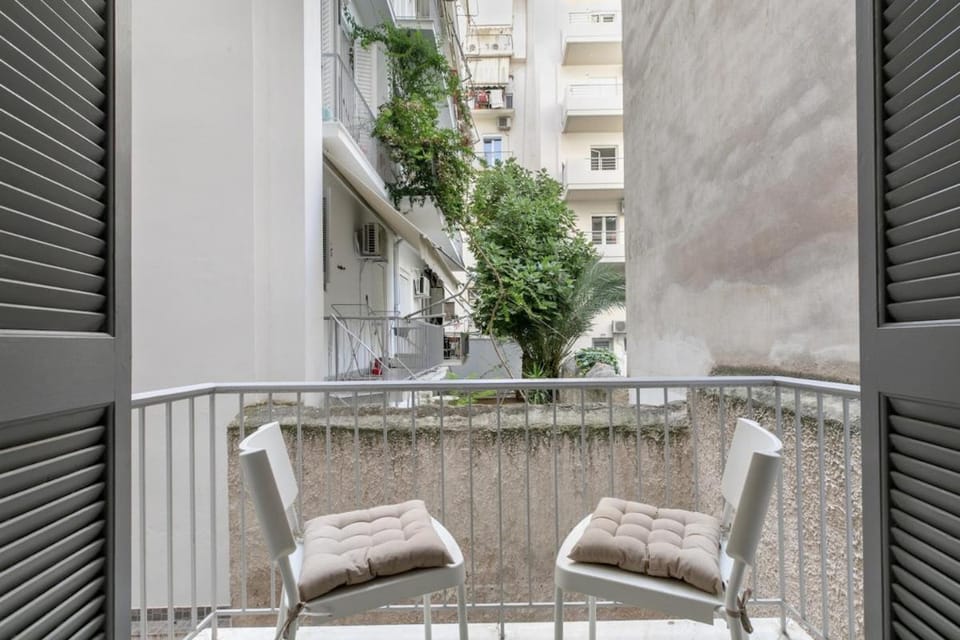 Property building, Patio, Day, View (from property/room), Balcony/Terrace, Seating area