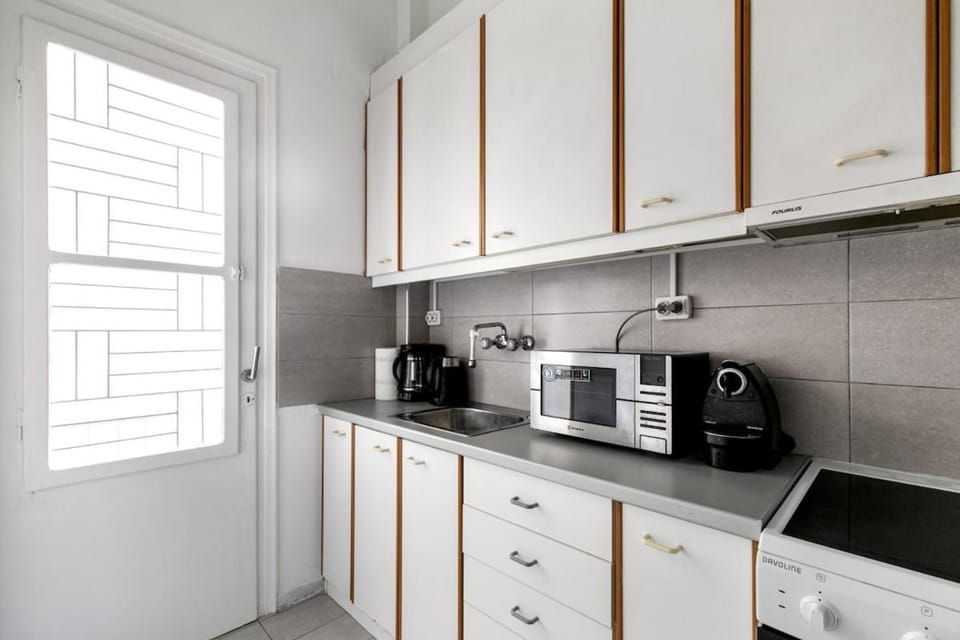 Coffee/tea facilities, Kitchen or kitchenette, stove, toaster