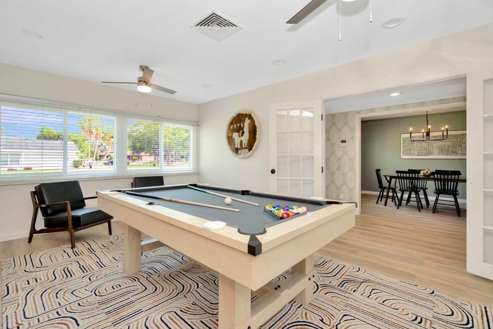 Billiard, Game Room