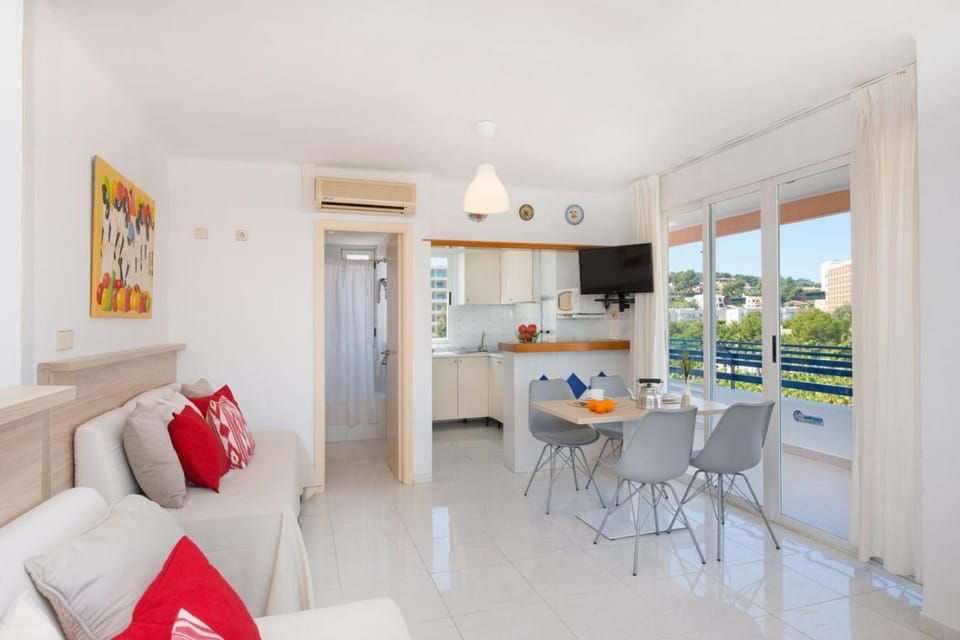 Balcony/Terrace, Kitchen or kitchenette, Living room, Seating area, Dining area