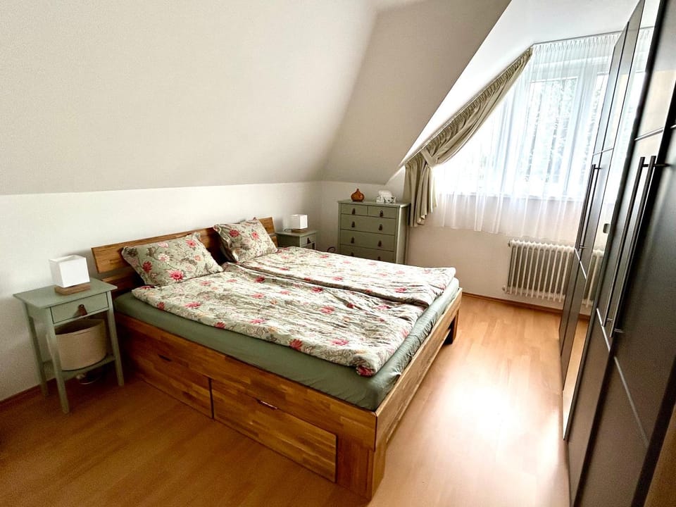 Bed, Bedroom